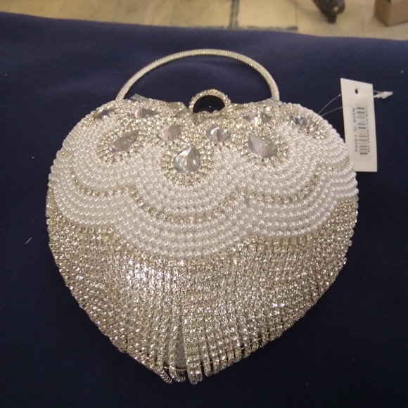Purses - Picture 4 of 10